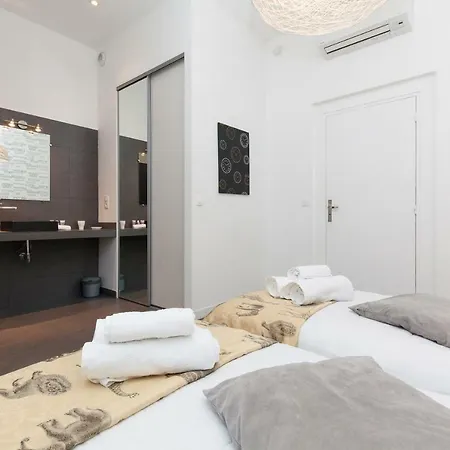 Voyage 2 Pieces 3 Etoiles Calme Plein Centre A 5mn Des Plages Et Du Palais Apartment Cannes