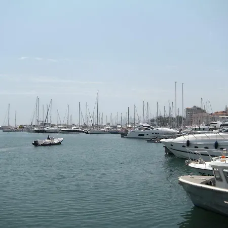 Voyage 2 Pieces 3 Etoiles Calme Plein Centre A 5mn Des Plages Et Du Palais Apartment *